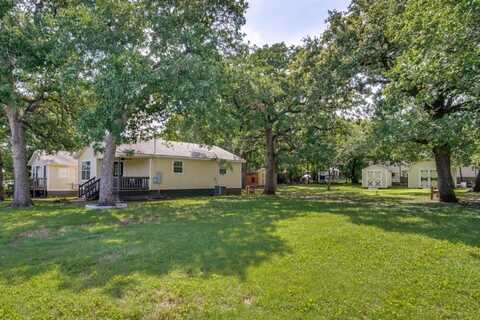 902 Travis Avenue, Alvarado, TX 76009