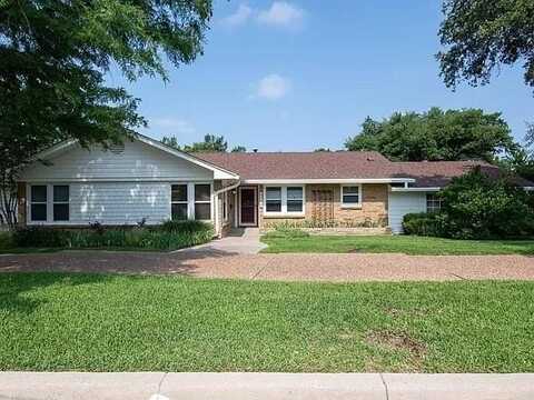 4240 Westmont Court, Fort Worth, TX 76109