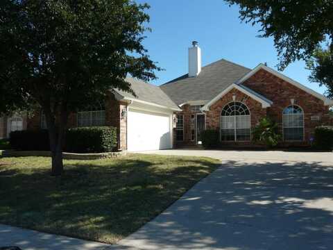 5568 Seabury Drive, Fort Worth, TX 76137
