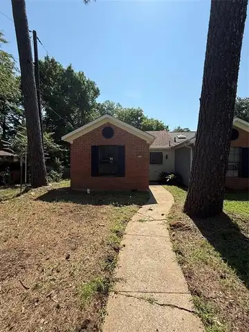 2215 Creswell Avenue, Shreveport, LA 71104