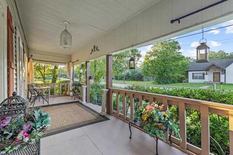 616 E 9th Street, Bonham, TX 75418