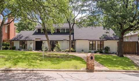 4901 Costa De Oro Court, Arlington, TX 76017
