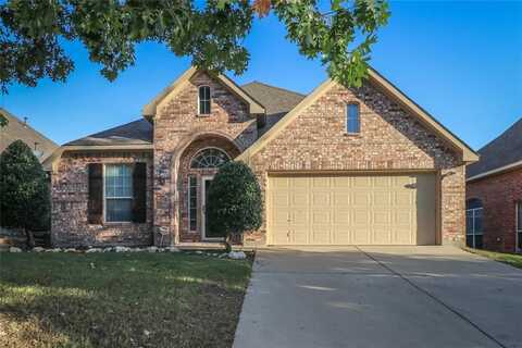 725 Red Elm Lane, Fort Worth, TX 76131