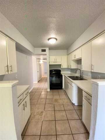 6812 Trail Lake Drive, Fort Worth, TX 76133