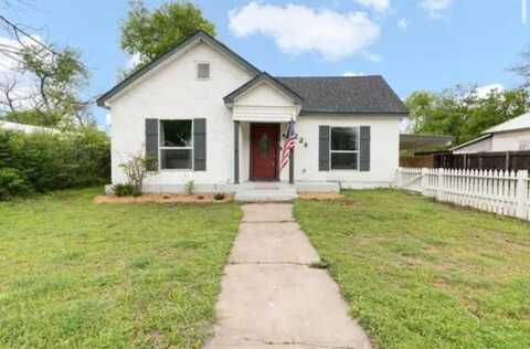 226 W Willingham Street, Cleburne, TX 76033