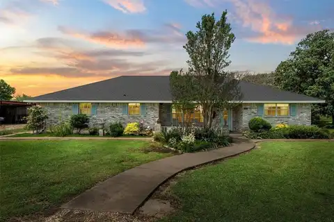 123 Lone Creek Drive, West, TX 76691