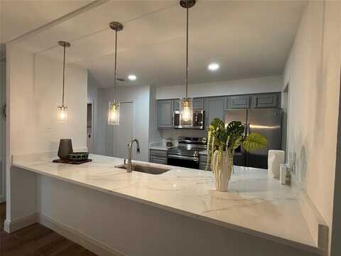 2761 Stonecreek Drive, Carrollton, TX 75006