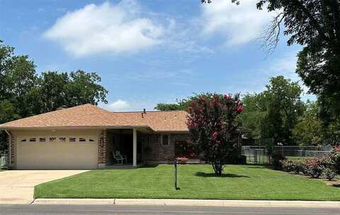 1204 Chester Street, Cleburne, TX 76033