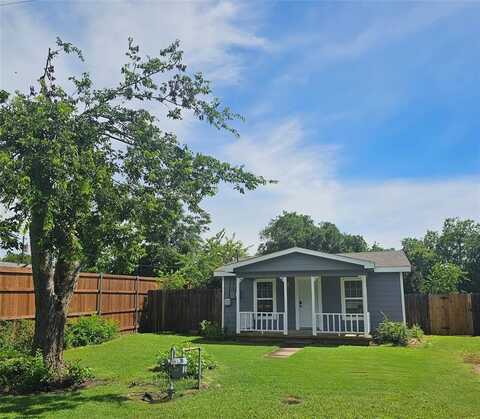 511 W Lake Street, Krum, TX 76249