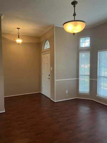 8801 Creekside Drive, Rowlett, TX 75089