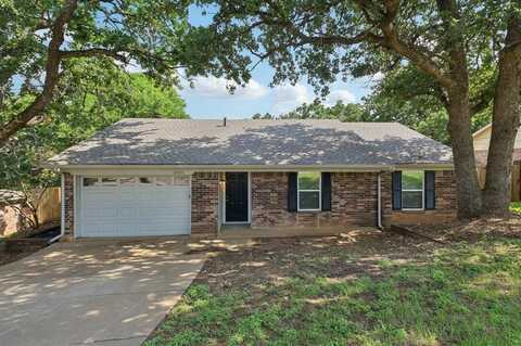 6405 Woods Edge Drive, Arlington, TX 76016