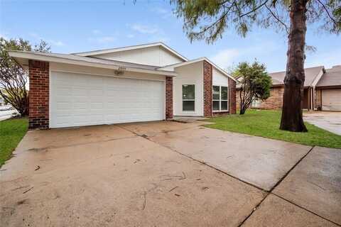 2905 Forest Creek Drive, Fort Worth, TX 76123