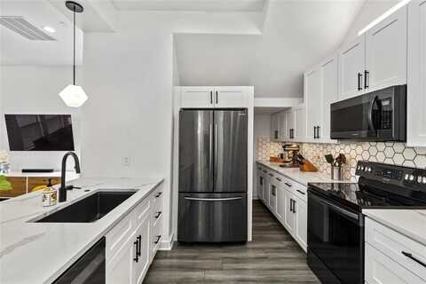 2100 N Fitzhugh Avenue, Dallas, TX 75204