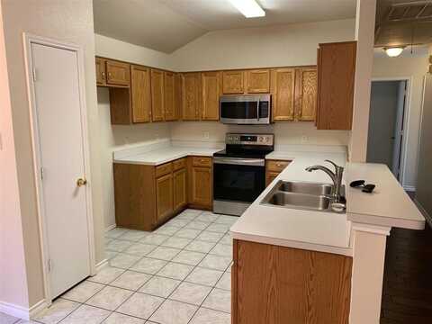 827 Savage Drive, Denton, TX 76207