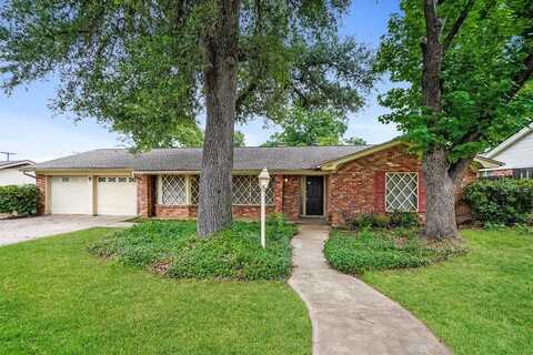 1424 Wreyhill Drive, Hurst, TX 76053