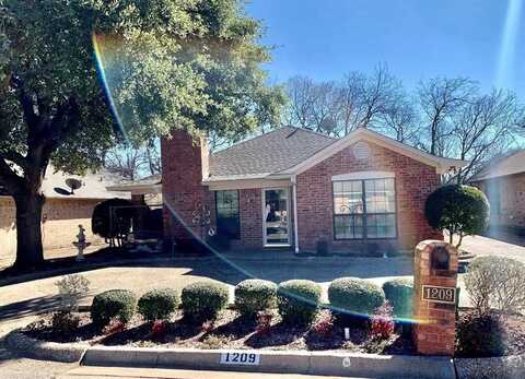 1209 Meadow Ridge Drive, Denton, TX 76201