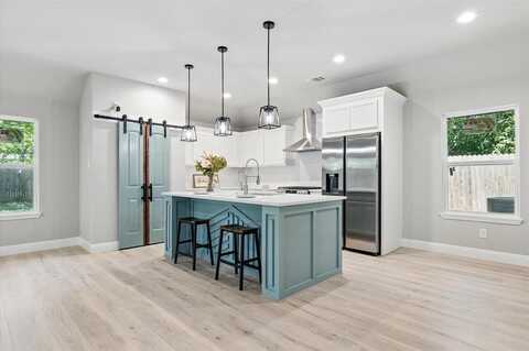 2833 W Biddison Street, Fort Worth, TX 76109