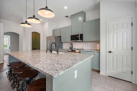 800 Bur Oak Drive, Burleson, TX 76028