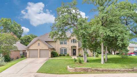 2804 Stonehurst Drive, Grapevine, TX 76051