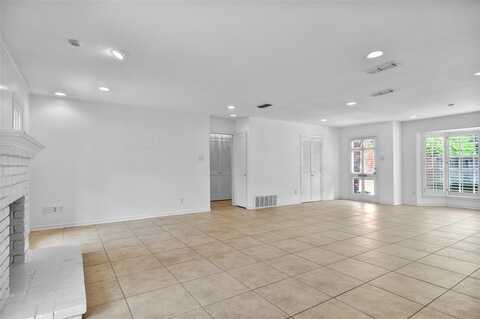 1375 Roaring Springs Road, Fort Worth, TX 76114