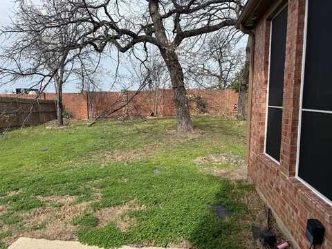 2011 Fair Oaks Circle, Corinth, TX 76210