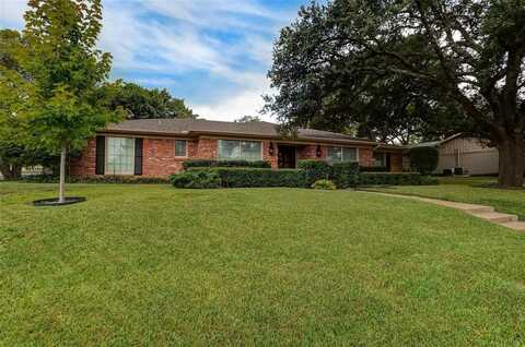 4701 Barkridge Trail, Fort Worth, TX 76109
