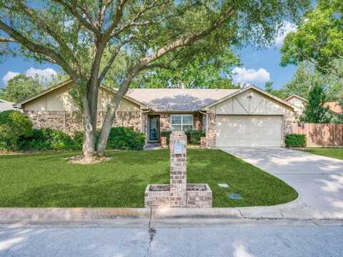 2121 Northglen Drive, Hurst, TX 76054