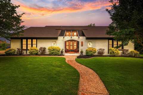 7204 Kingswood Drive, Fort Worth, TX 76133