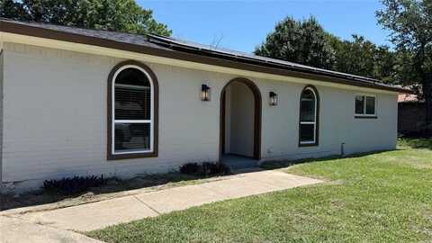 201 Fleetwood Court, Arlington, TX 76014