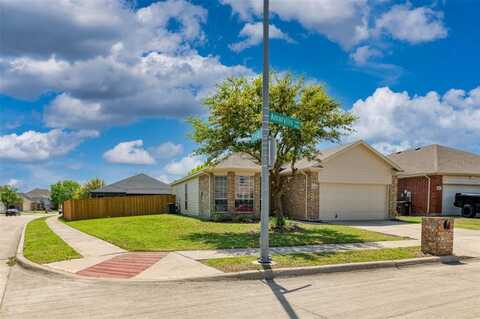 9901 Amaryllis Lane, Fort Worth, TX 76108