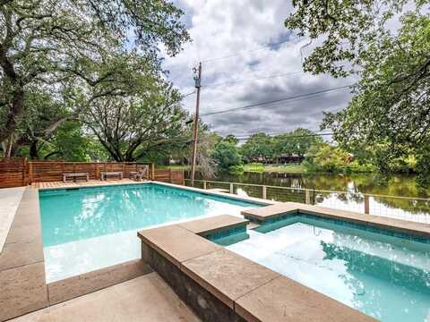 105 Lakeview Court, Brownwood, TX 76801