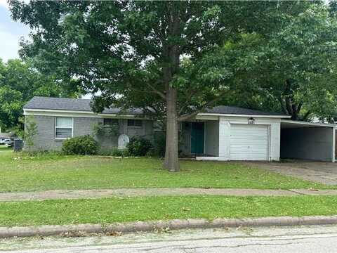 2601 Woodlawn Drive, Ennis, TX 75119