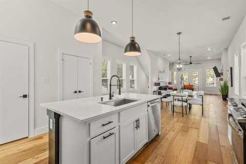 920 Muncie Avenue, Dallas, TX 75212