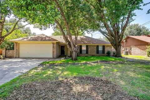 920 Arrow Wood Street, Benbrook, TX 76126