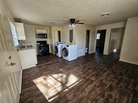 109 E Clay Street, Bowie, TX 76230