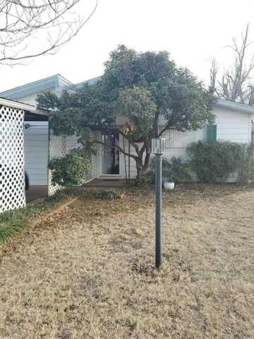 407 W 12th Street, Quanah, TX 79252