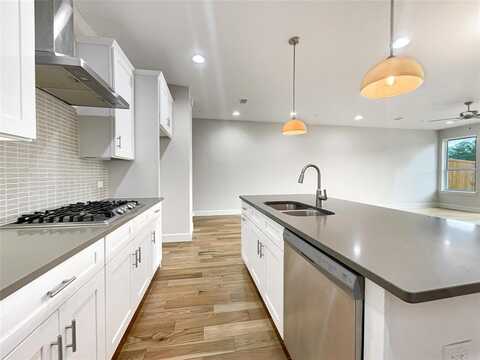 5704 Woodlands Drive, The Colony, TX 75056
