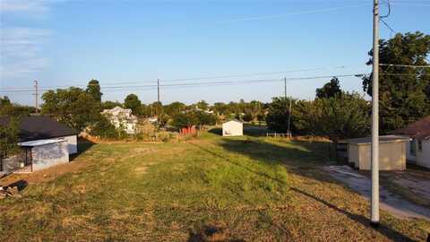 305 Ussery Street, Bowie, TX 76230