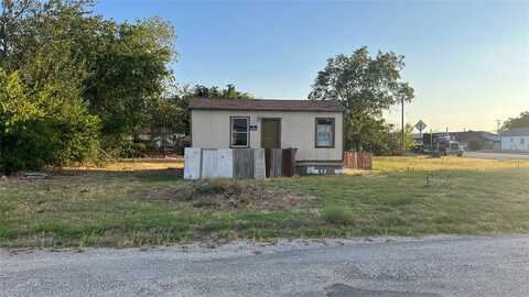 402 W Wichita Street, Bowie, TX 76230