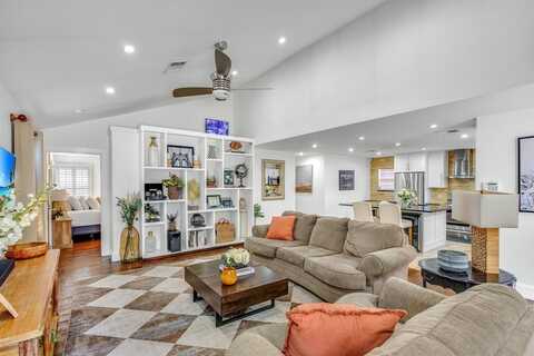 4321 Cabell Drive, Dallas, TX 75204
