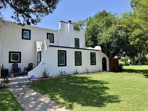 211 NW Alpine Drive, Plainview, TX 79072