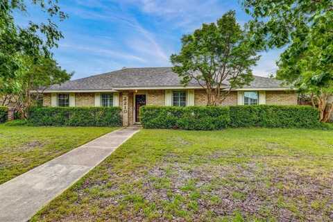 2210 Roundrock Drive, Carrollton, TX 75007