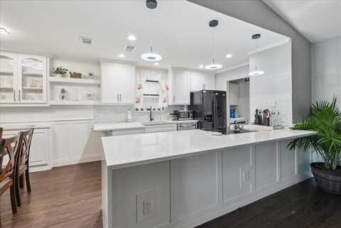 1527 Twin Post Drive, Arlington, TX 76014