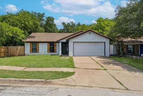 1527 Twin Post Drive, Arlington, TX 76014