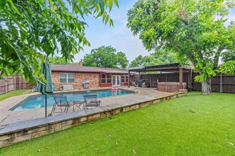 4109 Plantation Drive, Benbrook, TX 76116