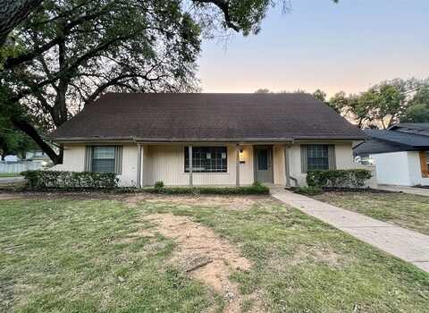 2000 Pecandale Drive, Arlington, TX 76013