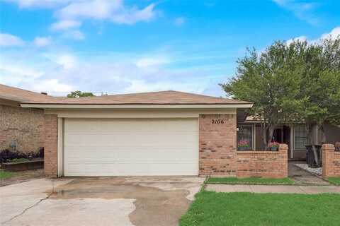 2106 Mistletoe Avenue, Fort Worth, TX 76110