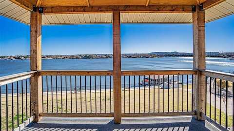 105 W Doyle Street, Granbury, TX 76048