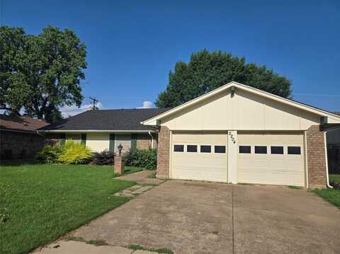 2204 Shady Park Drive, Arlington, TX 76013