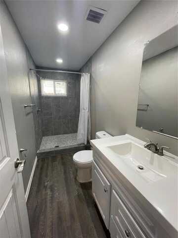 2148 Brookfield Avenue, Dallas, TX 75235